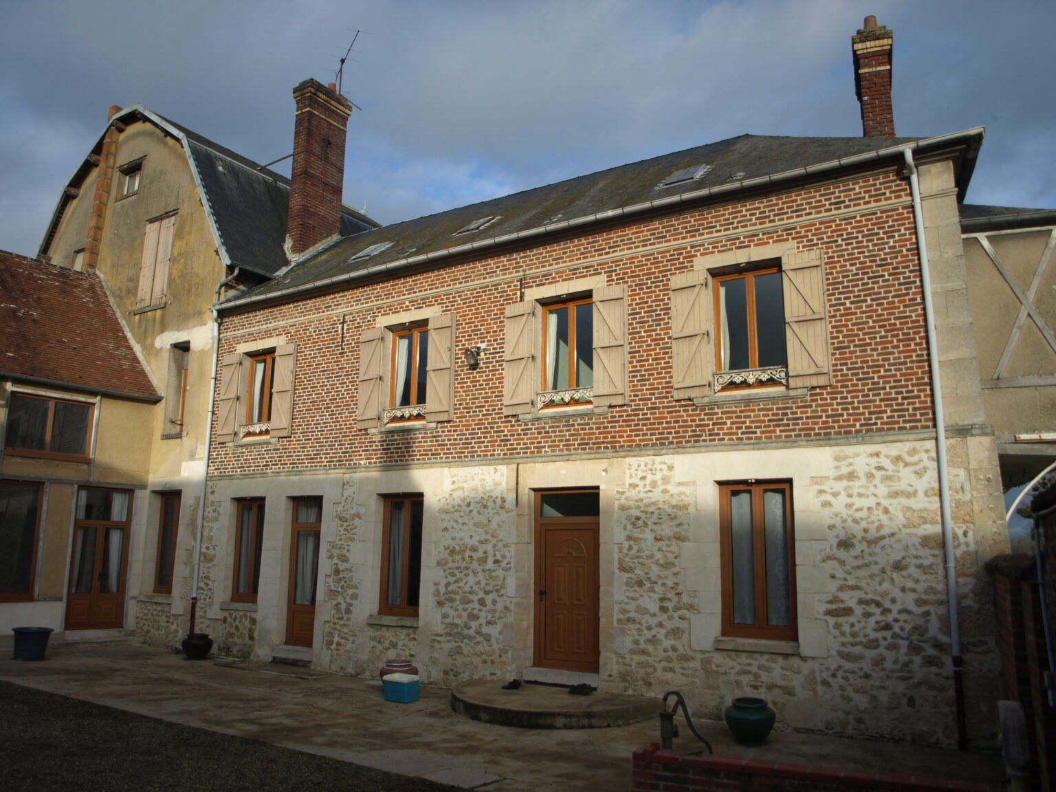 OLYMPUS DIGITAL CAMERA