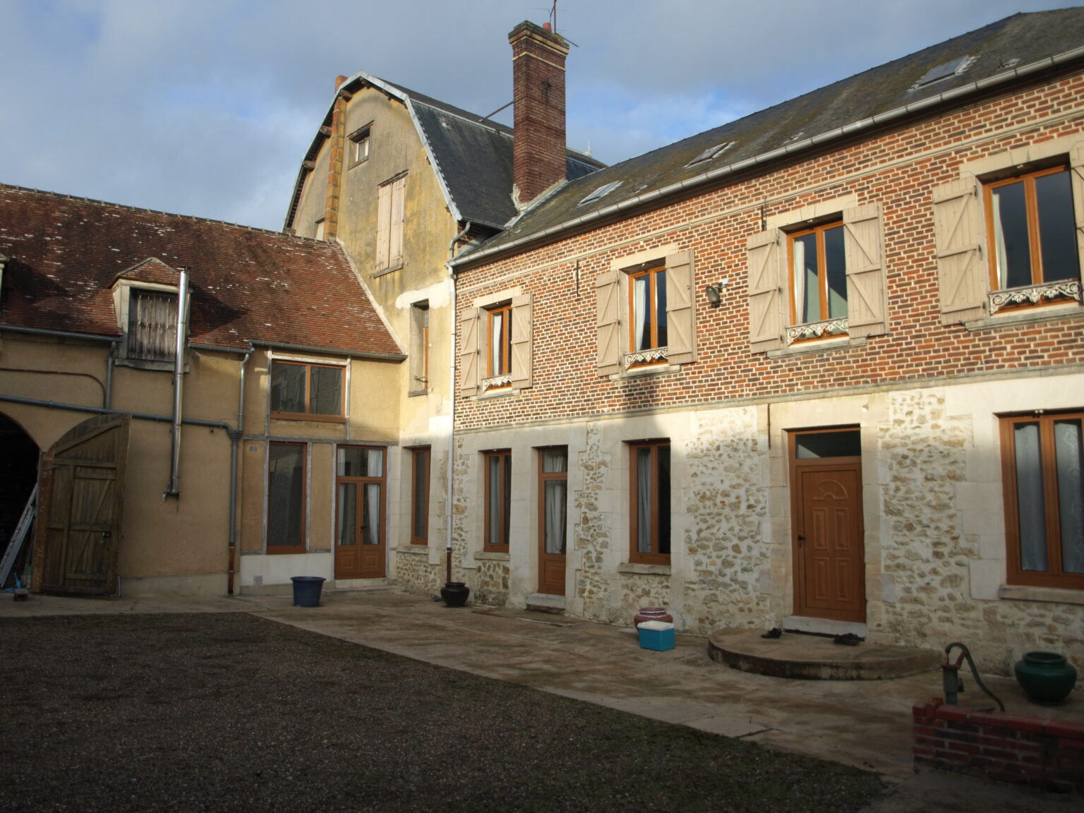 OLYMPUS DIGITAL CAMERA